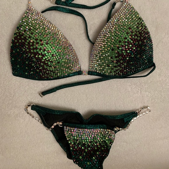 Competition Bikini - Picture 2 of 7